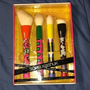 Makeup brushes